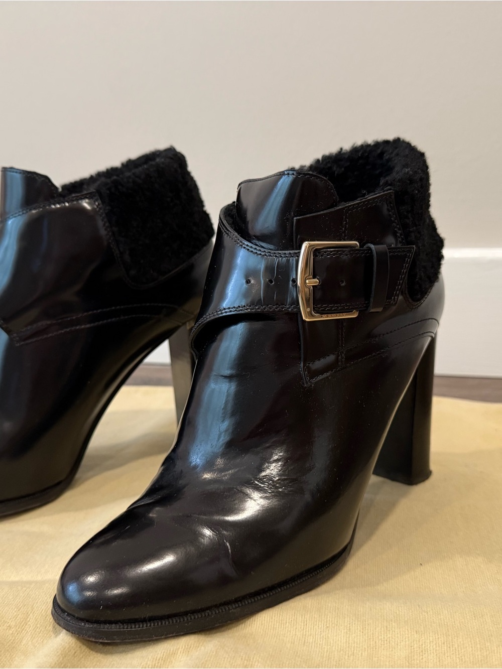 Burberry Black Leather Shearling-Cuff Buckle Ankle Booties - Picture 5 of 9
